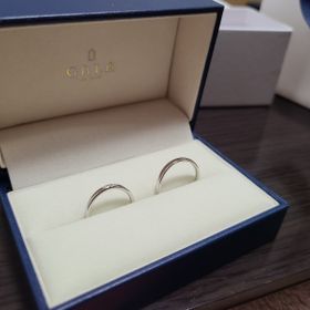 【GALA JEWELRY(ガラジュエリー)の口コミ】 お互いの手に着けた時の見た目が他のリングに比べて合っていたのが一番の…