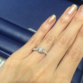 【銀座ダイヤモンドシライシの口コミ】 頂いたダイヤモンドの土台を選びに試着に行きました。たくさん試着をさせ…