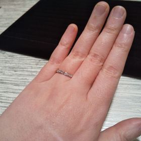 【TRECENTI(トレセンテ)の口コミ】 プラチナ製のハーフエタニティです。真ん中にダイヤの石が一粒、周りより…