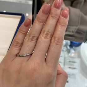【ヴァンドーム青山(VENDOME AOYAMA)の口コミ】 華奢で細めのデザインが多かったです。ウェーブタイプの指輪は指を綺麗に…