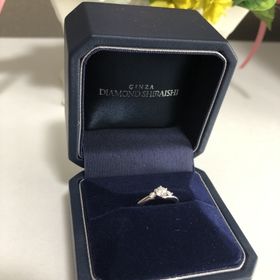 【銀座ダイヤモンドシライシの口コミ】 彼女の指の太さからリングの大きさとダイヤの大きさがマッチするものを選…