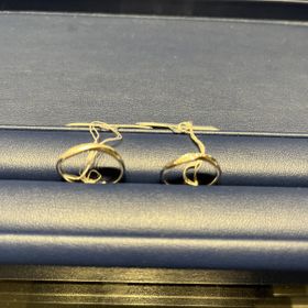 【銀座ダイヤモンドシライシの口コミ】 デザインがウェーブで手の形にあっていて綺麗だと思いました。ダイヤモン…