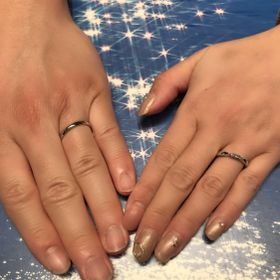 【エクセルコダイヤモンド(EXELCO DIAMOND)の口コミ】 婚約指輪のような、真ん中のダイヤが強調されている珍しいデザインです。…