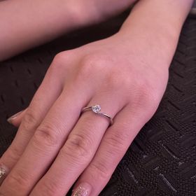 【GALA JEWELRY(ガラジュエリー)の口コミ】 指輪の決め手はデザインが気に入った所です。
通常のリングと違って、輪っ…