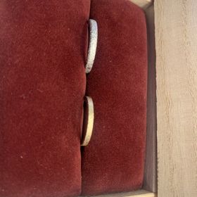 【ichi(イチ)の口コミ】 指輪のデザインが他とは違っていて、石っぽい感じが良いと彼がかなり気に…