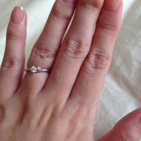 【canal4℃(カナルヨンドシー)の口コミ】 はめた時、しっくりときて、指がキレイに見えました。
もともと、婚約指輪…