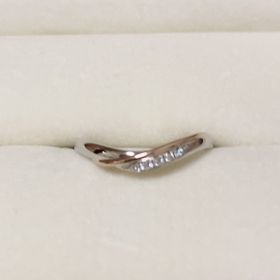 【ケイウノ ブライダル(K.UNO BRIDAL)の口コミ】 色合いなど、デザインが他にない感じで気に入った。担当者さんとデザイナ…