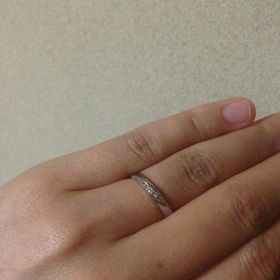 【vielle bijou SOPHIA(ヴィエールビジュソフィア)の口コミ】 まずこのデザインが気に入りました。小さなピンクダイヤがついていて可愛…