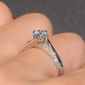 【エクセルコダイヤモンド(EXELCO DIAMOND)の口コミ】 今まで見たブランドの中で、
一番お気に入りのデザインでした。

ダイヤモ…