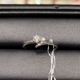 【ジュエリーツツミ(JEWELRY TSUTSUMI)の口コミ】 かわいいデザインの指輪で、
値段が安よりの方と思います。
入れていたダ…