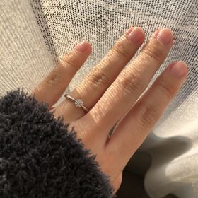 【銀座ダイヤモンドシライシの口コミ】 1番は、スタッフさんが私の誕生月日と同じ数字のカラット(0.000ct)のダイ…