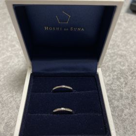 【HOSHI no SUNA 星の砂(ほしのすな)の口コミ】 星座をモチーフとした綺麗なデザインに惹かれ、決めました。
指輪の形やダ…