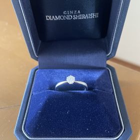 【銀座ダイヤモンドシライシの口コミ】 プロポーズリングを頂き、後日彼と一緒にお店でデザインを選びました。ダ…