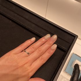 【ティファニー(Tiffany & Co.)の口コミ】 シンプルかつ気品のあるデザインを探していました。婚約指輪もティファニ…