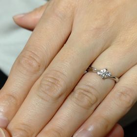 【COLANY(コラニー)の口コミ】 結婚指輪と重ねた時に非常に綺麗に見えたのでこちらの指輪を購入しました…