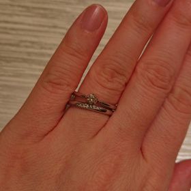 【TRECENTI(トレセンテ)の口コミ】 色々結婚指輪を試着させていただいた中で、一番しっくりくるデザインでし…