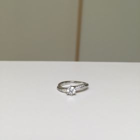 【銀座ダイヤモンドシライシの口コミ】 雑誌の一面に載っていたこのビーナスブレスという商品を見て、波打つよう…