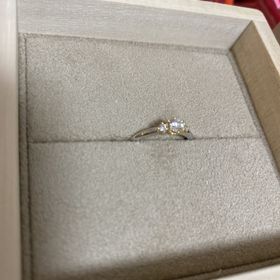 【YUKA HOJO(ユカホウジョウ)の口コミ】 いろんなデザインの指輪を何度も試着しました。
プラチナにするか、ゴール…