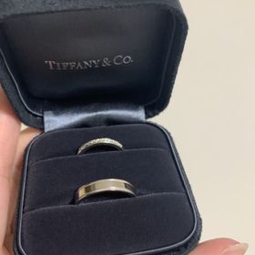 【ティファニー(Tiffany & Co.)の口コミ】 ペアデザインではなく、お互いに気に入ったデザインを選びました。
私はス…