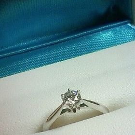 【銀座ダイヤモンドシライシの口コミ】 他のブランドをいくつか検討しましたが、デザイン料ばかり高くてダイヤの…