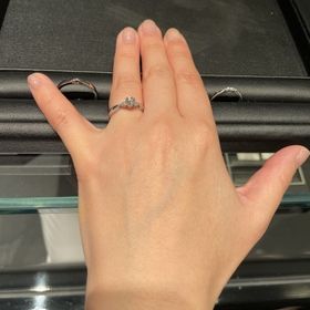 【エクセルコダイヤモンド(EXELCO DIAMOND)の口コミ】 指輪のデザインが決め手になりました。店員さんが非常に丁寧に説明してく…