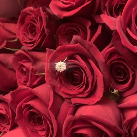 【アイプリモ(I-PRIMO)の口コミ】 シンプルなデザインの一カラットの指輪。
絶対に一カラットが欲しかったの…