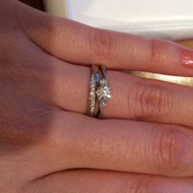 【I's stone(アイズストーン)の口コミ】 まず華やかでダイヤモンドの輝きが綺麗なエンゲージリングを選び、その後…