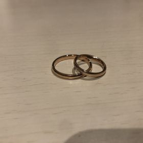 【アイプリモ(I-PRIMO)の口コミ】 彼女が細めのリングが好きとのことなので、それに合わせたデザインのもの…