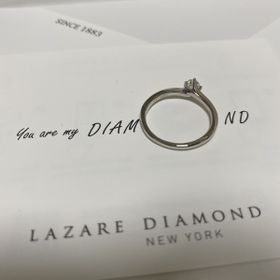 【ラザール ダイヤモンド(LAZARE DIAMOND)の口コミ】 ・デザインが非常にシンプルで程良く品が有る
・横からダイヤを見た時に、…