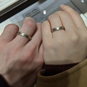 【俄(にわか)の口コミ】 和を感じる個性的なデザインの指輪が多かったのですが、旦那が太めのもの…