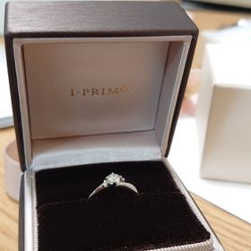 【アイプリモ(I-PRIMO)の口コミ】 普段ほとんど指輪をつけないのですが、細身の作りで、指にフィットしたウ…