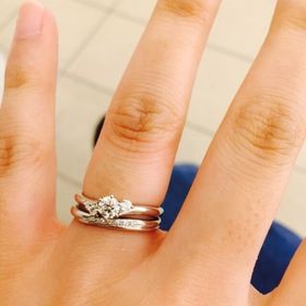 【銀座ダイヤモンドシライシの口コミ】 ストレートのように見えて実は滑らかなカーブ。メレダイヤが左右非対称で…