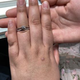 【アイプリモ(I-PRIMO)の口コミ】 ウェーブラインに仕上げられたリングです。
女性用のリングにはウェーブラ…