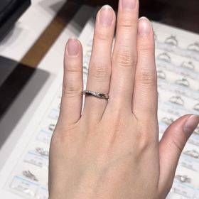 【銀座ダイヤモンドシライシの口コミ】 ・つけ心地や他ブランドのリングと比較したときに、似たデザインであって…