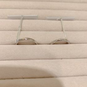 【TRECENTI(トレセンテ)の口コミ】 斜めにダイヤモンドがあしらわれています。石の数は多めですが、ひとつひ…