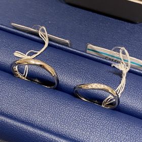 【銀座ダイヤモンドシライシの口コミ】 シンプルなものが良く、尚且つ、デザイン性も欲しかったので、様々な指輪…