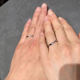 【エクセルコダイヤモンド(EXELCO DIAMOND)の口コミ】 指輪の側面からダイヤモンドが入っているのがオシャレだと感じました。控…