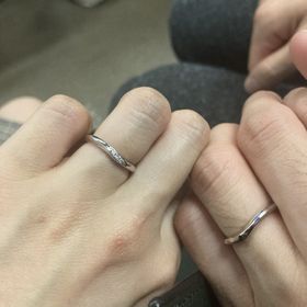 【ラザール ダイヤモンド(LAZARE DIAMOND)の口コミ】 様々なデザインの指輪を見ていた中で、ラザールダイヤモンドのハドソンと…