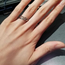【ROYAL ASSCHER(ロイヤル・アッシャー)の口コミ】 細目の指輪なので、指が長く綺麗に見えました！輝きが素敵でした！デザイ…