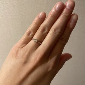 【ラザール ダイヤモンド(LAZARE DIAMOND)の口コミ】 ゴツゴツしたものは好みではなかったので、ずっと使えるシンプルなデザイ…