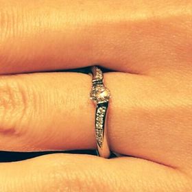 【銀座ダイヤモンドシライシの口コミ】 彼女の希望が、普段付けできる、あまりごつごつした感じのない指輪で、店…