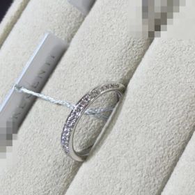 【TRECENTI(トレセンテ)の口コミ】 ライン自体はストレートでシンプルですが、メレダイヤの付き方が特徴的で…