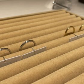 【TRECENTI(トレセンテ)の口コミ】 シンプルなものでしたが、縁に加工がありとても素敵なデザインでした。ま…