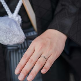 【ROYAL ASSCHER(ロイヤル・アッシャー)の口コミ】 妻側の指輪のデザインが気に入ったため私の分とセットで購入しました。
妻…