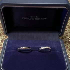 【銀座ダイヤモンドシライシの口コミ】 決め手となったポイントとしては
ペアでお揃い感があること、シンプルだが…