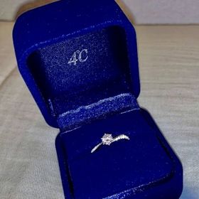 【4℃ BRIDAL(ヨンドシーブライダル)の口コミ】 価格、付け心地、デザイン、保証
全てが叶っていたので、ここで決めようと…