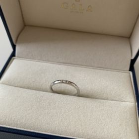 【GALA JEWELRY(ガラジュエリー)の口コミ】 日常使いとして自然で、かつ、石も3つ石で、着けていてテンションが上がる…