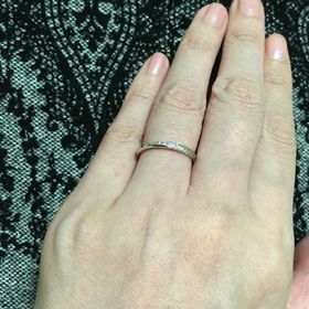 【銀座ダイヤモンドシライシの口コミ】 カーブラインでダイヤモンドか並んでいるので、どの角度から見ても輝きが…