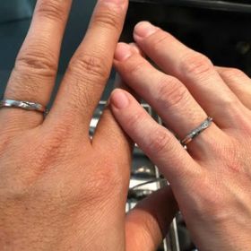 【エクセルコダイヤモンド(EXELCO DIAMOND)の口コミ】 二人で納得いく指輪を見つけられたので決めました。
セットリングを購入し…