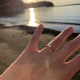 【ラザール ダイヤモンド(LAZARE DIAMOND)の口コミ】 指輪のデザインとダイヤモンドの輝きに魅力を感じてこの指輪に決めました…